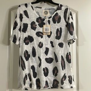 Woman’s shirt sleeve shirt.